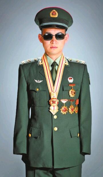 杜富国与八一勋章的荣誉之路,揭示勋章级别及其深远影响,杜富国与八一勋章的荣耀之路,勋章级别及其深远影响揭秘