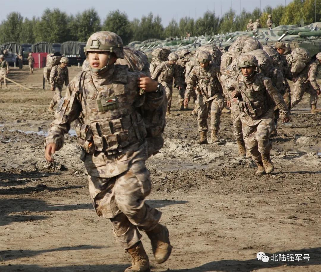 武警部队为什么不用星空迷彩，武警部队为何未采用星空迷彩？
