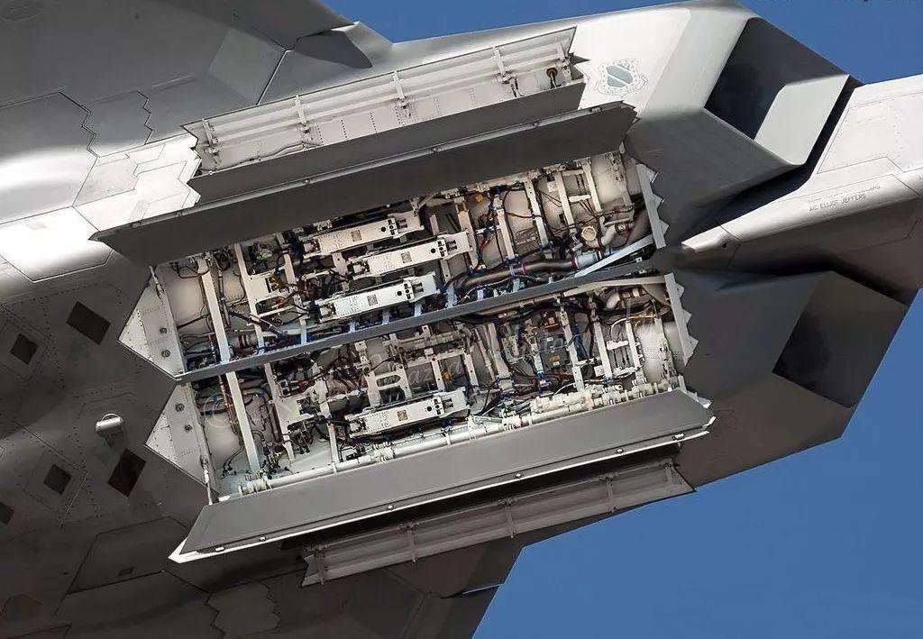 F-22战斗机携带导弹数量的探究，F-22战斗机导弹携带能力探究