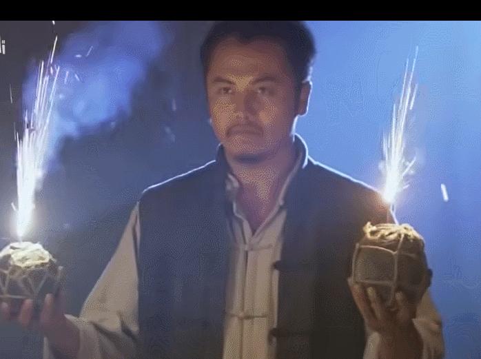 裤裆挂手榴弹的含义与背景解读,裤裆挂手榴弹,含义与背景深度解读