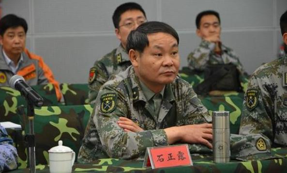 集团军司令与军长的区别，职责、权力与地位的差异，集团军司令与军长，职责、权力与地位的差异详解