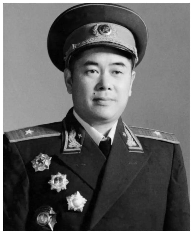 中国人民志愿军参谋长，英勇无畏的军事战略家，中国人民志愿军参谋长，英勇无畏的军事战略大师
