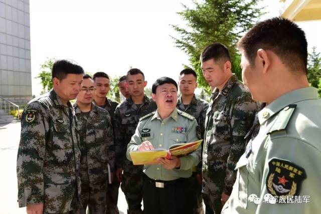 中国陆军大校的军衔与两杠的象征意义，中国陆军大校军衔与两杠的象征意义解读