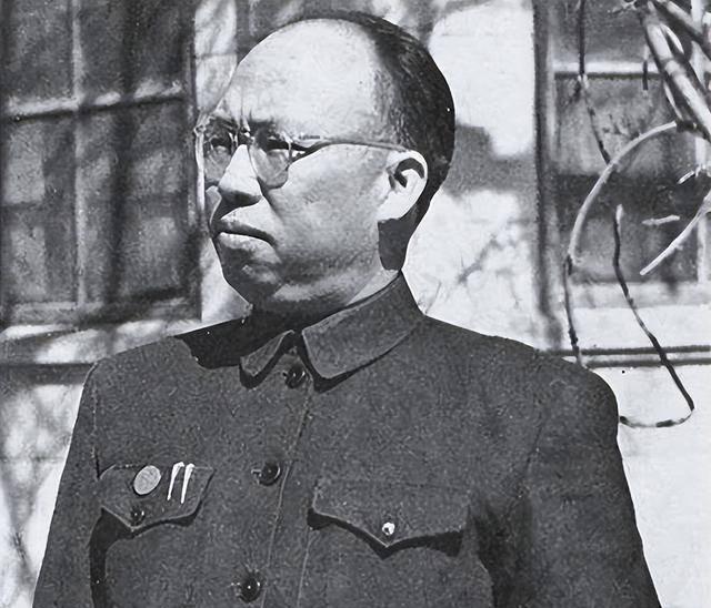 英勇无畏的领导者——记第十四集团军刘师长,英勇领导者刘师长——第十四集团军传奇人物风采