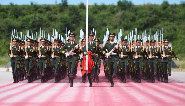 阅兵方阵，展现国家力量的英语盛典，阅兵方阵，国家力量的英语盛典展示