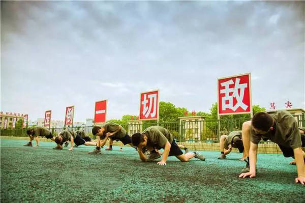 军校与国防生毕业的区别，深度解析与对比探讨，深度解析，军校与国防生毕业差异对比探讨