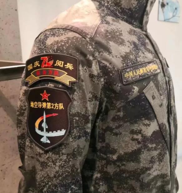 我军配发新式星空迷彩——迷彩技术的革新与战斗力提升,我军配发新式星空迷彩,迷彩革新助推战斗力跃升