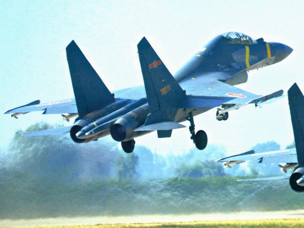 F16V与歼-16,究竟哪个更厉害?,F16V与歼-16,深度对比,谁更胜一筹?