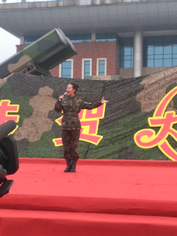 军事频道部队拜年视频,展现军民团结与力量的温暖瞬间,军民团结的温暖瞬间,军事频道部队拜年视频展现力量与情感