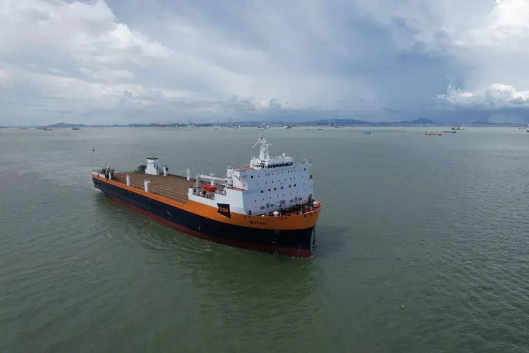 滚装船图片大全,探索现代航运的枢纽,滚装船图片集锦,现代航运枢纽的探索