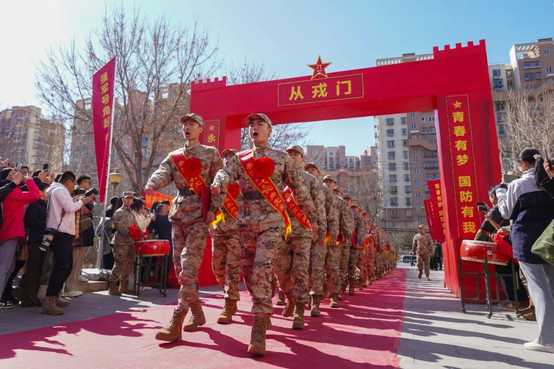 未来战士的装备,探索2025年的军装革新,未来战士装备革新展望,2025年军装科技展望