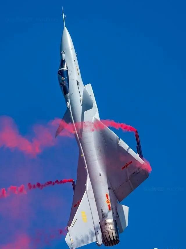 歼教十,中国空军的新锐力量,歼教十,中国空军的新锐先锋