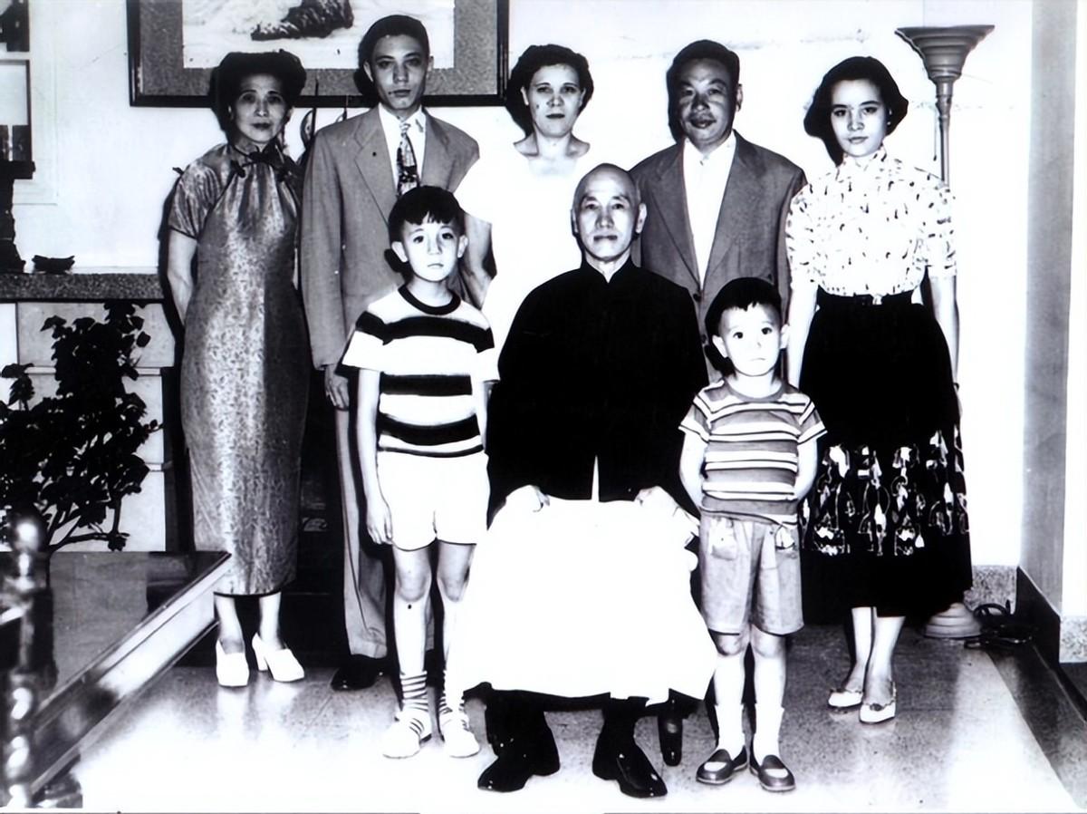 佩洛西的新闻发布会，历史瞬间的背后故事，佩洛西新闻发布会背后的历史瞬间揭秘