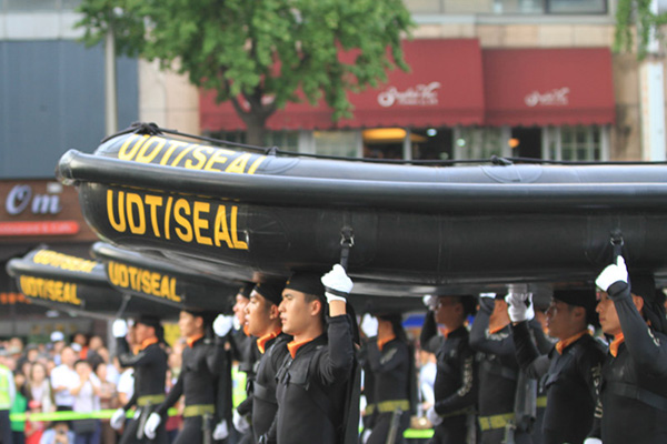 海军仗队阅兵仪式,荣耀与力量的展现,海军仗队阅兵仪式,荣耀与力量的汇聚时刻