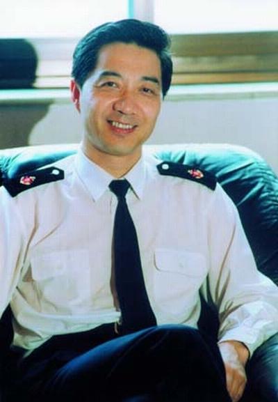 军事频道新男主持,展现新时代风采的杰出代表,军事频道新生代男主持,展现新时代风采的杰出代表典范