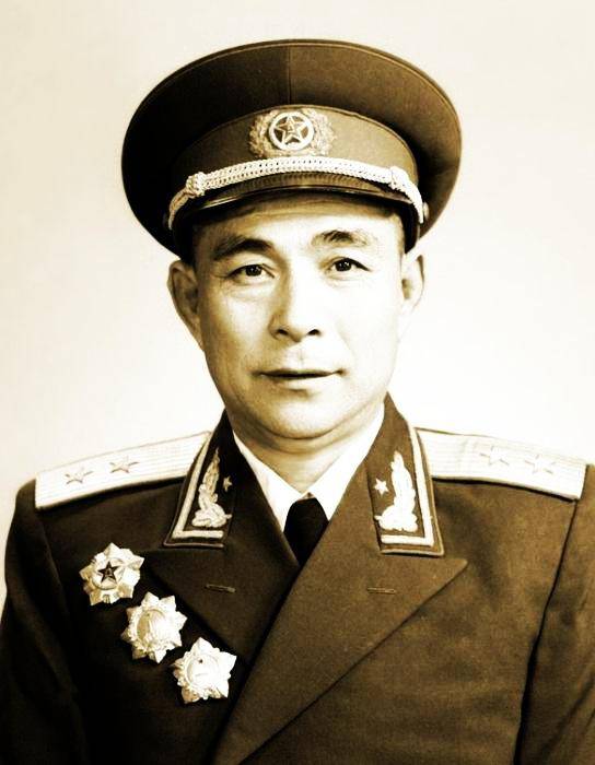丁晓兵与老首长，一段深厚的军旅情缘，丁晓兵与老首长，军旅生涯中的深厚情缘