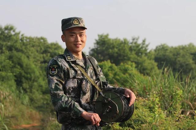 探索英雄之路，记中国人民解放军陆军第72集团军丁来富少将，记中国人民解放军陆军第72集团军少将丁来富，英雄之路的探寻