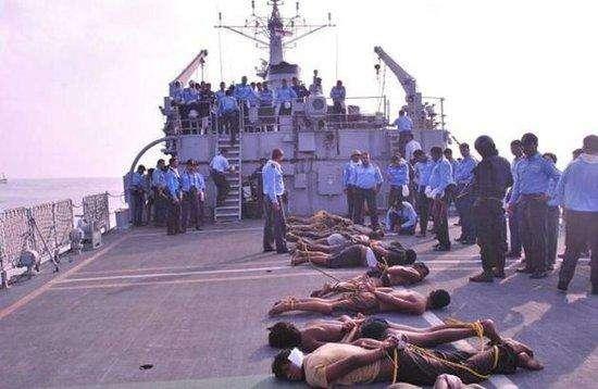 海军如何处置海盗,国际安全的重要一环,海军处置海盗行动,国际安全的关键环节