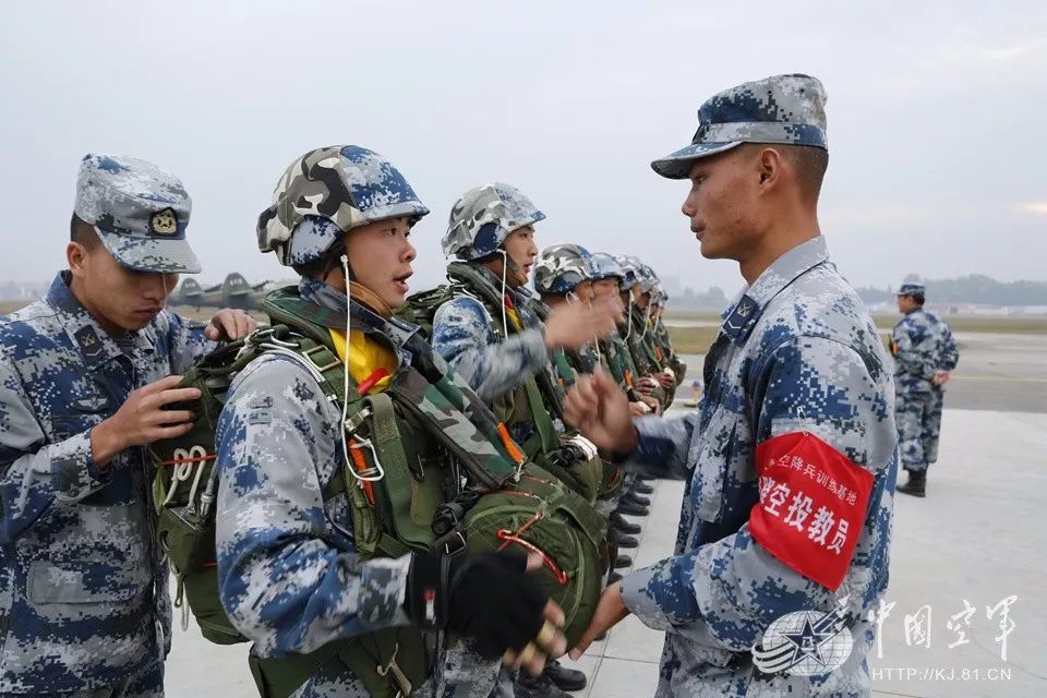 湖北荆门空降兵，英勇无畏的战士，守护家园的坚定力量，湖北荆门空降兵，守护家园的英勇战士