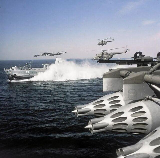 气垫艇与战斗支援舰艇,一种特殊的舰艇类型解析,气垫艇与战斗支援舰艇,特殊舰艇类型深度解析