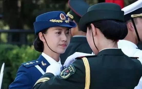 退伍季的女兵，坚韧、勇敢与未来的光辉，退伍季女兵，坚韧、勇敢书写未来光辉篇章
