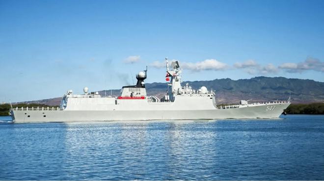 中国海军护卫舰的新篇章，深V长桥楼设计的056型护卫舰，中国海军新篇章，深V长桥楼设计的056型护卫舰亮相海域