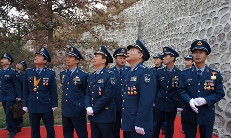 现役最年轻的军长,青春热血铸军魂,青春热血铸就军魂,现役最年轻的军长风采展露