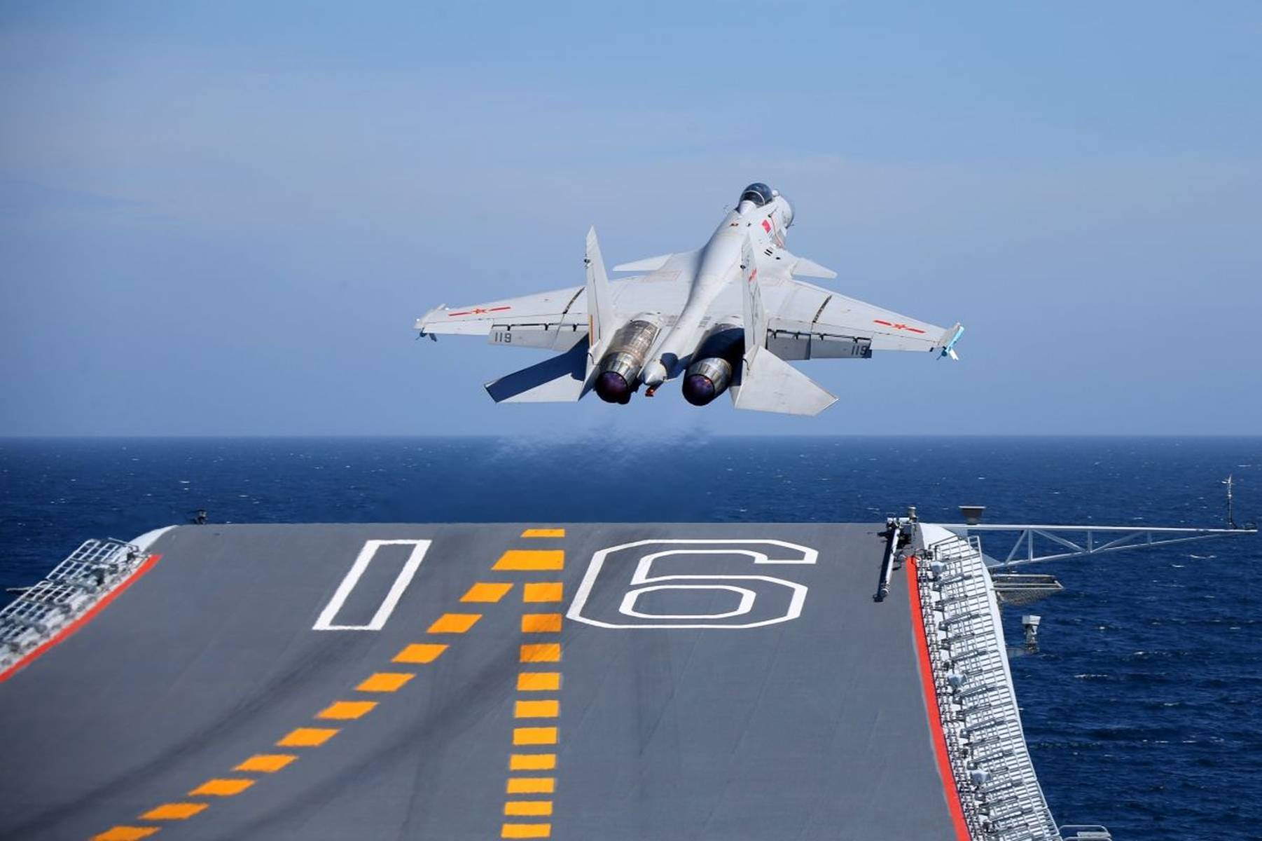 歼-15舰载机高清图片，展现中国海军航空兵力量的骄傲，歼-15舰载机高清图片，中国海军航空兵力量的辉煌展示