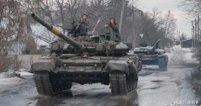 乌军坦克亮相,揭示现代军事力量的新面貌,乌军坦克亮相展现现代军事力量新貌风采
