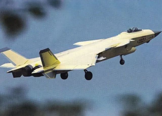 歼-16超音速巡航，中国空中力量的新里程碑，歼-16超音速巡航，中国空中力量的里程碑新进展