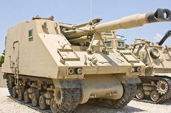 谢尔曼与四号坦克大小对比,谢尔曼与四号坦克,尺寸对比解析