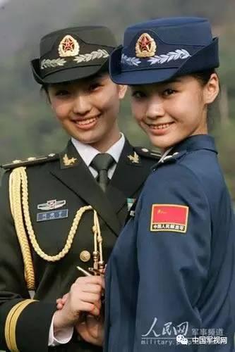 中国女兵，时尚与传统的完美融合——长筒鞋与短裙的魅力展现，中国女兵，时尚与传统完美融合——长筒鞋与短裙展现独特魅力