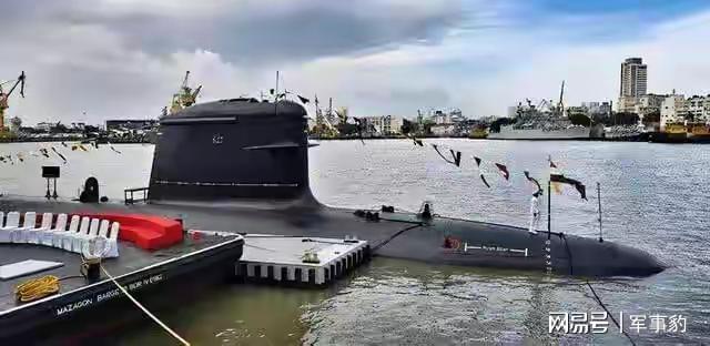 最大的柴电潜艇,探索深海巨影的传奇之旅,深海传奇,最大柴电潜艇探索巨影之旅