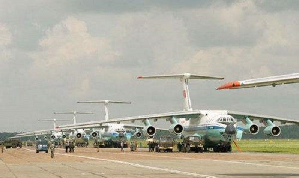 中国空军主力运输机,承载空中力量,展现大国风采,中国空军主力运输机,承载空中力量,展现大国空中运输风采