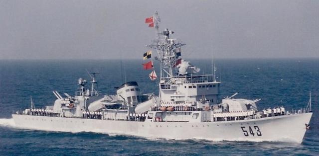 老式军舰,历史的烙印与时代的见证,老式军舰,历史的烙印与时代印记的见证者