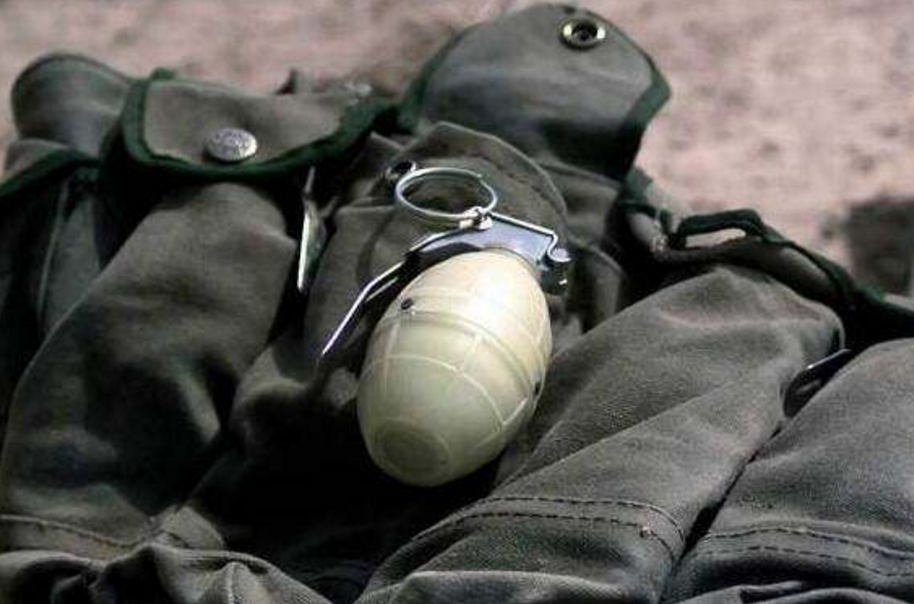 关于女性身体安全与手雷携带的警示性探讨,女性身体安全与手雷携带警示,探讨安全威胁与应对策略