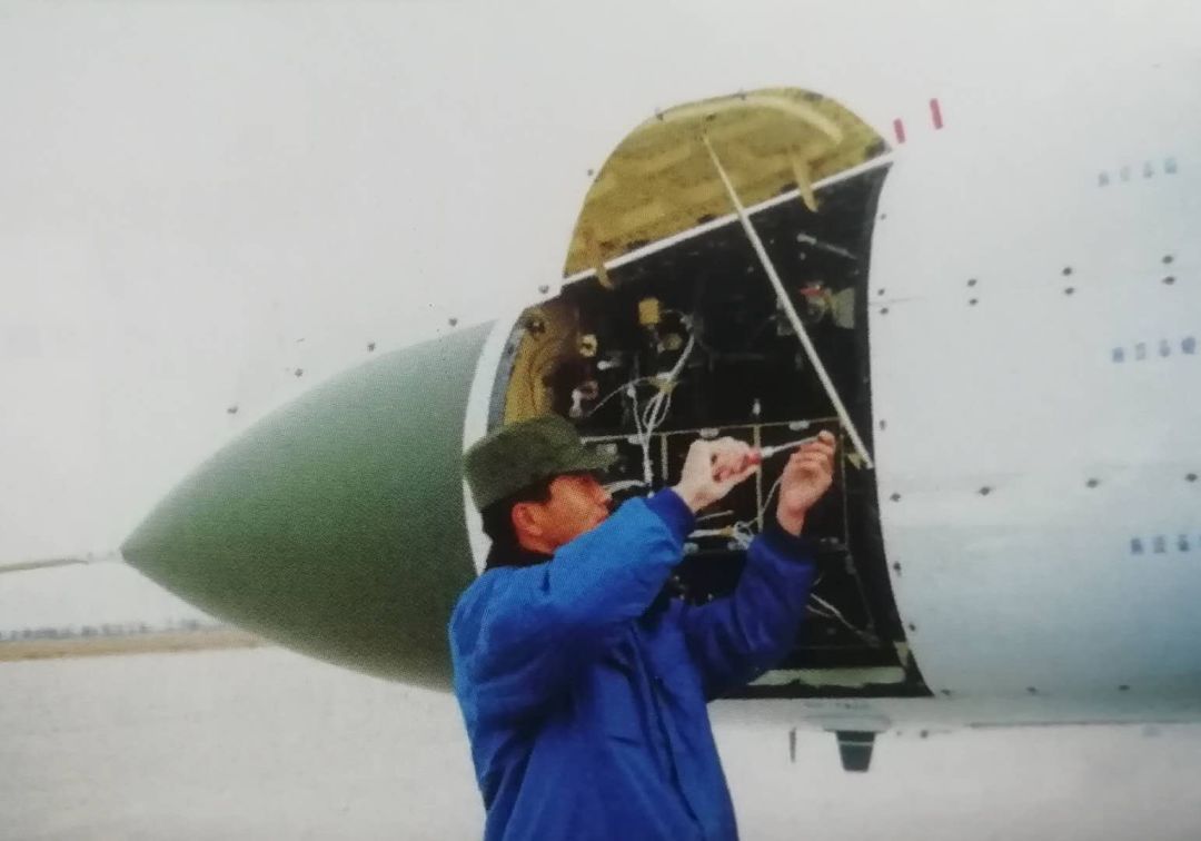 歼八工程师,守护天空的精英力量,歼八工程师,守护天空的精锐力量