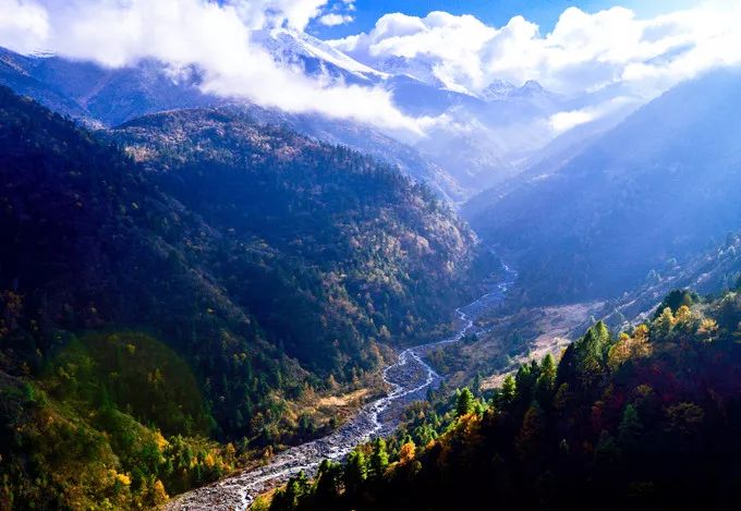 亚东河,自然之美与文化之韵的交融,亚东河,自然与文化交融的韵味之美