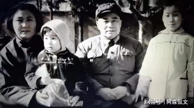 丁晓军将军的伴侣,一位值得尊敬的女性,丁晓军将军的伴侣,一位令人敬佩的女性