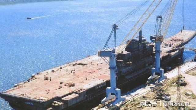 辽宁舰前身瓦良格号的艰难回国路,瓦良格号归国之旅,辽宁舰的前身历经艰辛终于回归之路