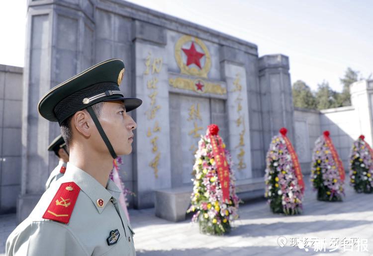 肖思远爷爷的生前事迹,一生奉献,永恒的光辉,肖思远爷爷,一生奉献,光辉永存
