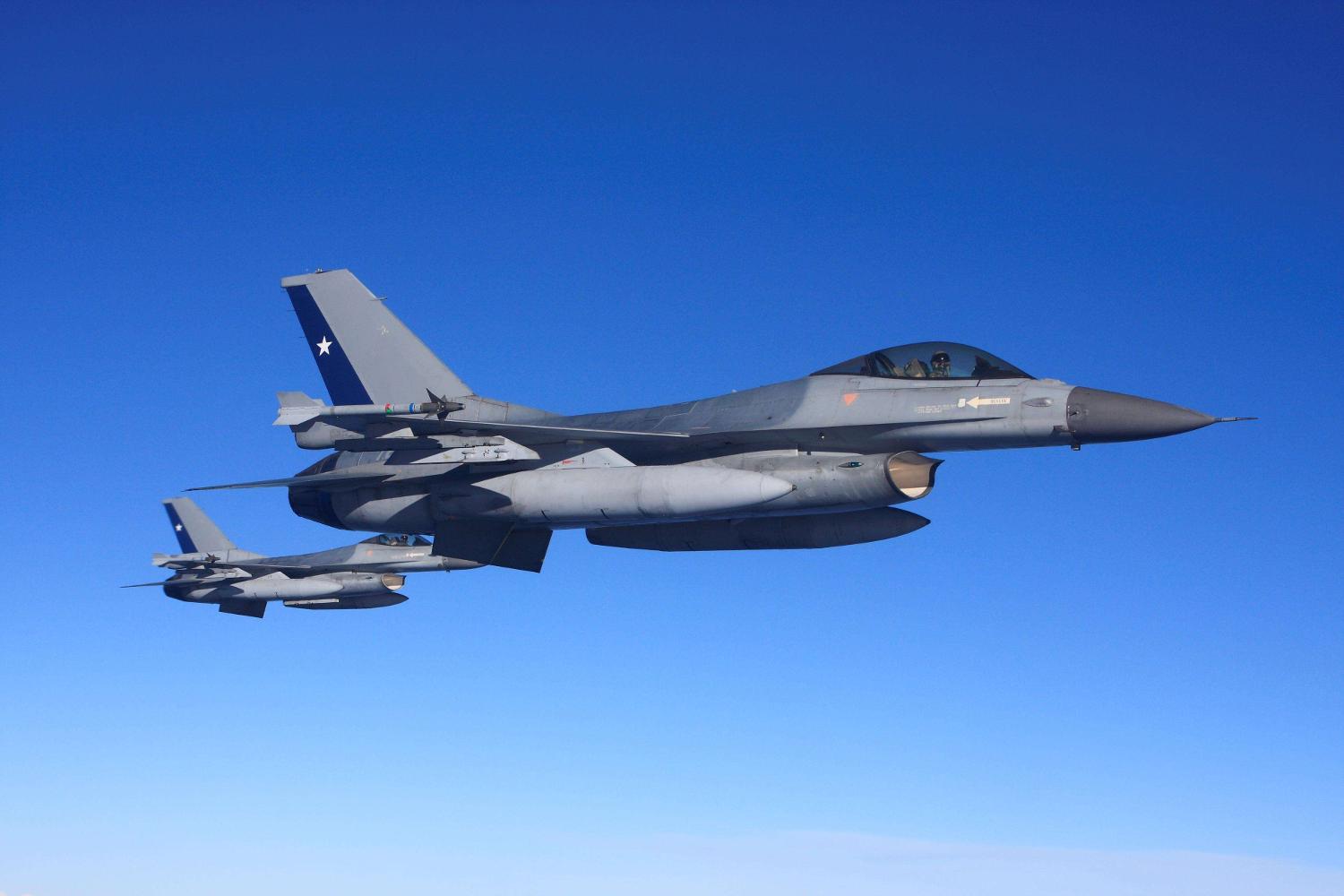 探索中国军用飞机的壮丽画卷，图片解析，中国军用飞机壮丽画卷探索，图片深度解析