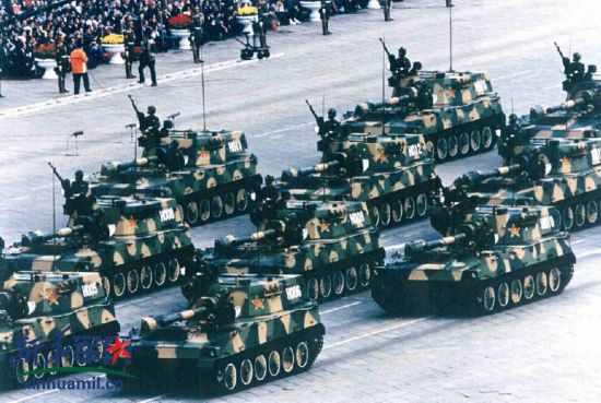 履带自行榴弹炮方队,现代战场上的钢铁洪流,履带自行榴弹炮方队,现代战场钢铁洪流震撼登场