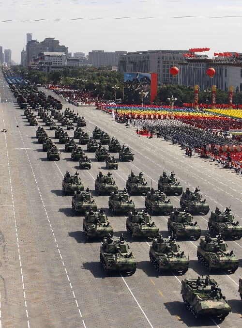 履带自行榴弹炮方队,现代战场上的钢铁洪流,履带自行榴弹炮方队,现代战场钢铁洪流震撼登场