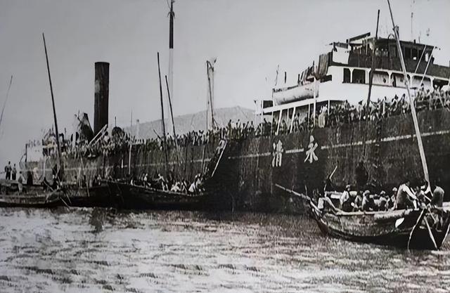 第一批台湾返大陆探亲,跨越海峡的深情之旅,跨越海峡的深情之旅,首批台湾同胞返大陆探亲记事