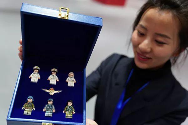 揭秘，中国航母背后的神秘人物——揭秘中国首位80后航母总设计师，揭秘中国首位80后航母总设计师，航母背后的神秘人物传奇