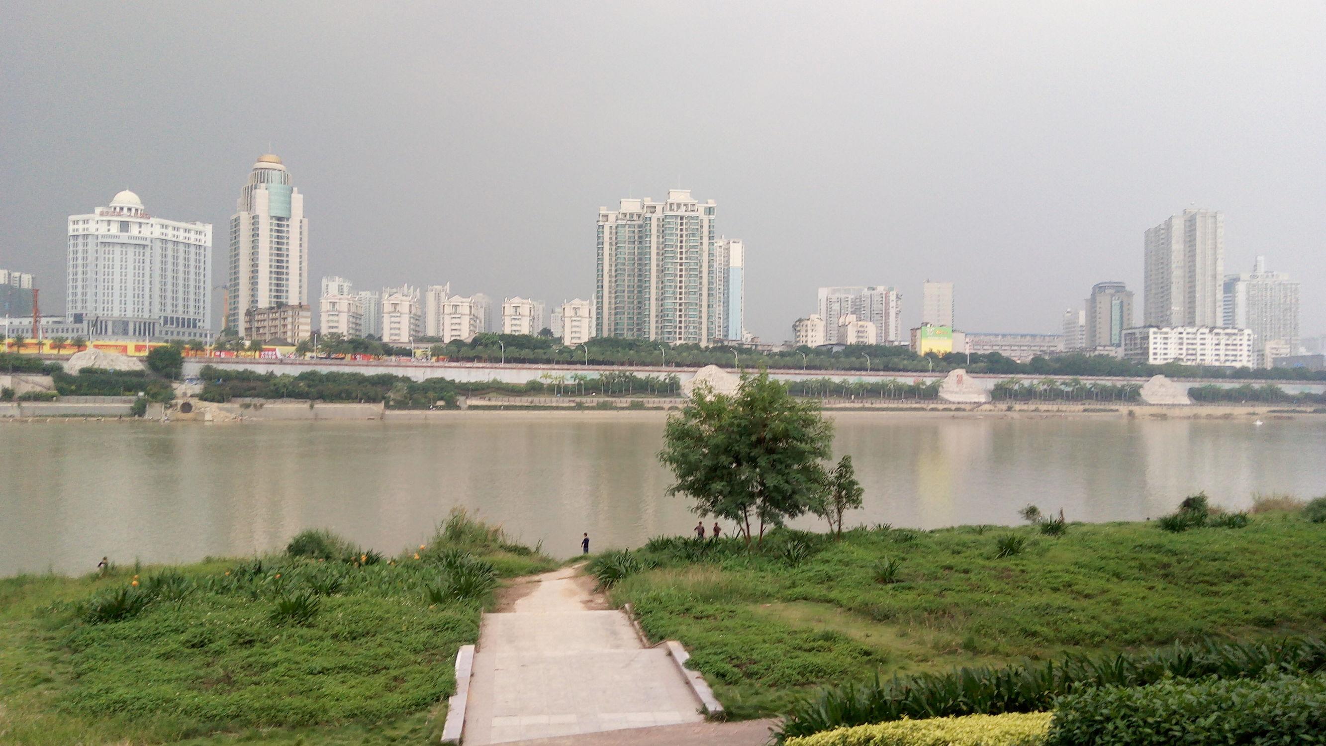 泉州江滨公园，城市中的绿洲与自然魅力的展现，泉州江滨公园，城市绿洲与自然魅力的绽放