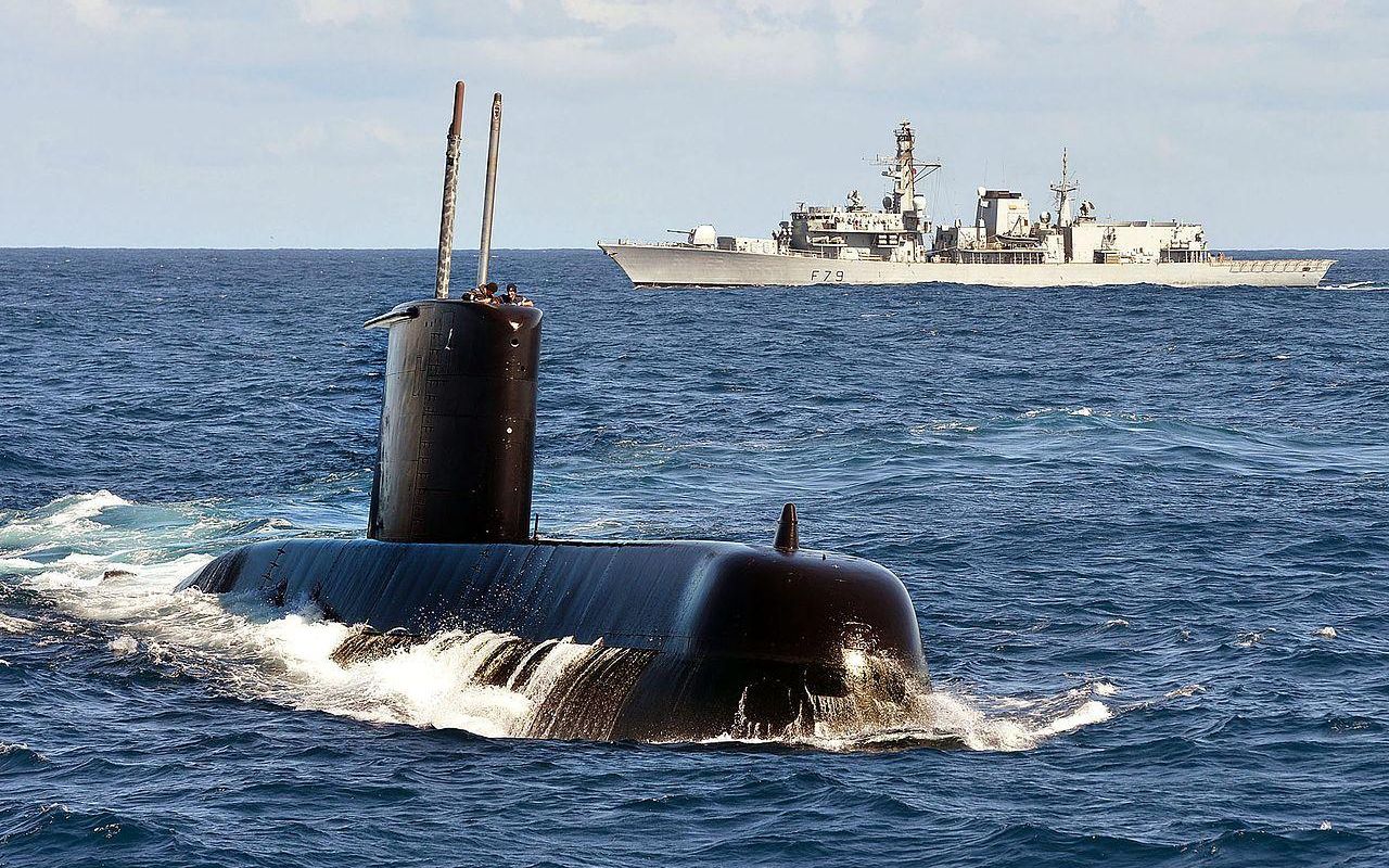 潜艇能否击沉驱逐舰,一场深海博弈的探讨,深海博弈,潜艇能否击沉驱逐舰?