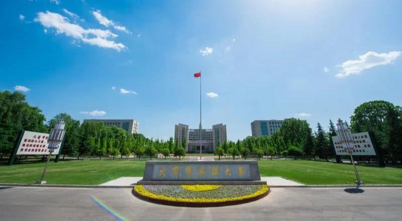 21世纪青年新机遇，入伍直接进军校，21世纪青年进军校，新机遇之门开启