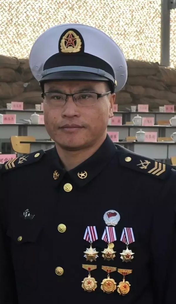 黄石舰舰长军衔，荣耀与责任，黄石舰舰长，荣耀与责任的军衔之路